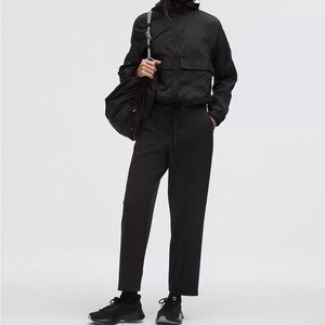 Lululemon Daydrift High-Rise Tapered Trouser
Regular - Size Small - Black/Ivory